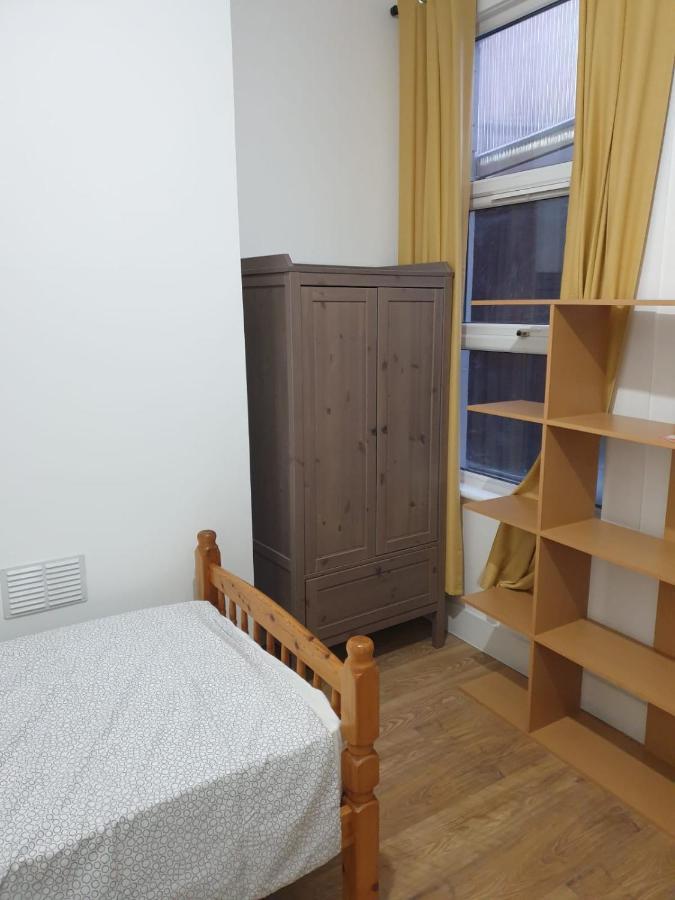 Burney Tomar House Apartamento Croydon Exterior foto