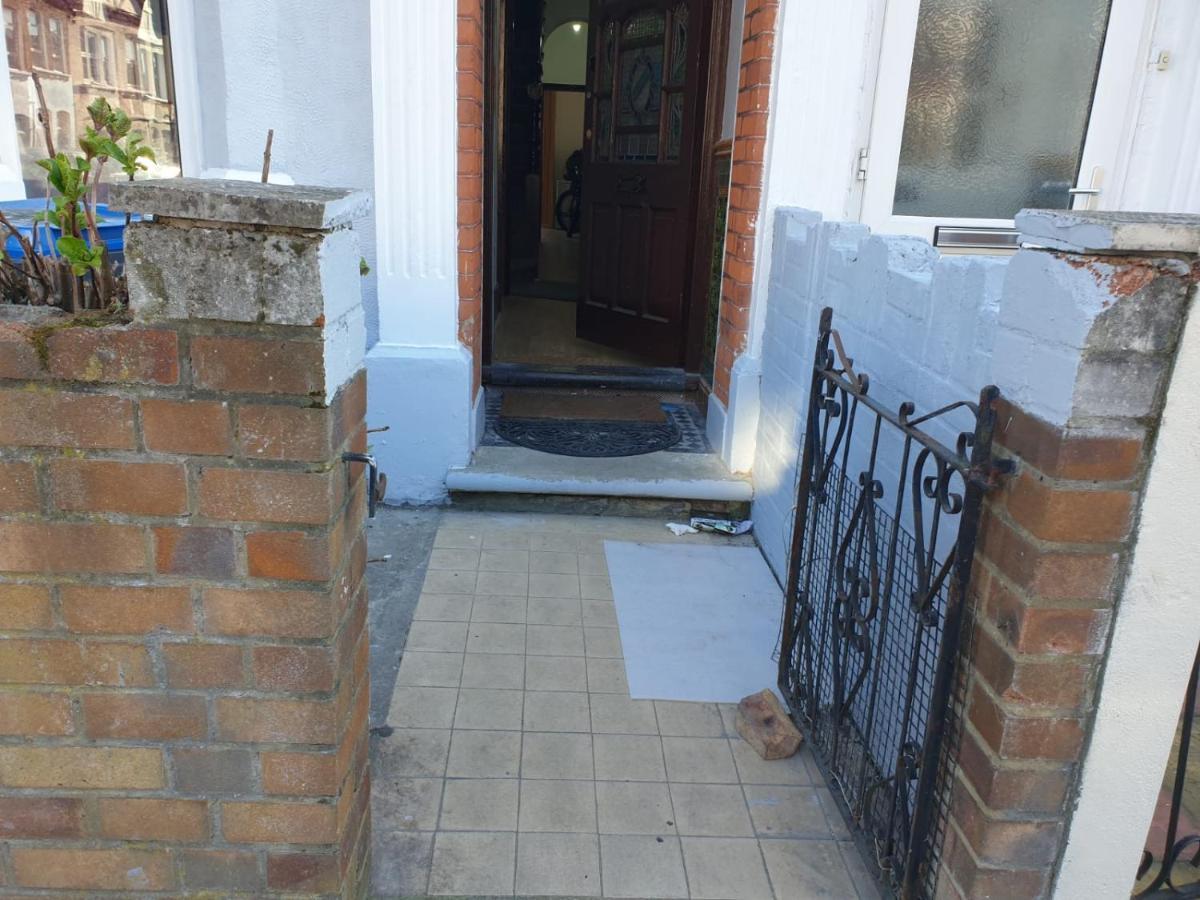 Burney Tomar House Apartamento Croydon Exterior foto