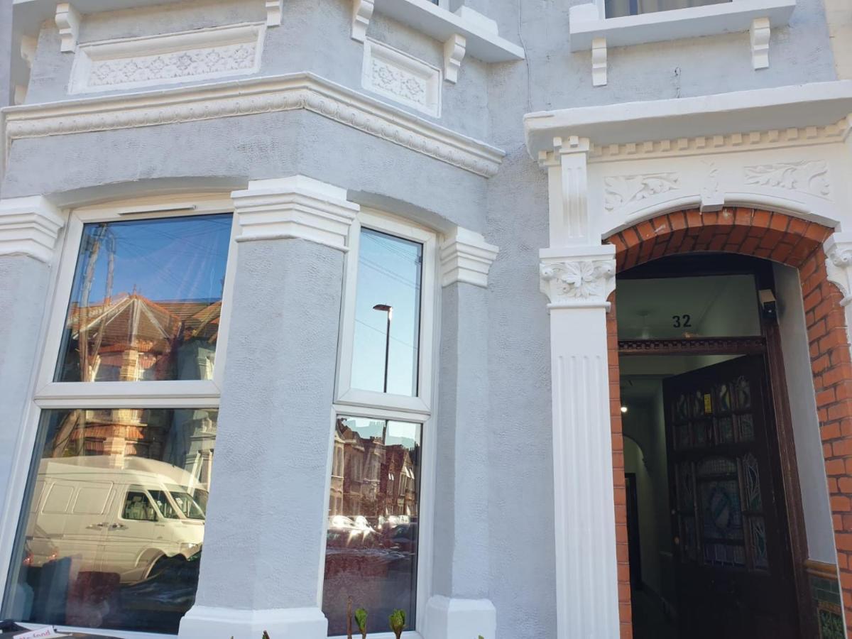 Burney Tomar House Apartamento Croydon Exterior foto