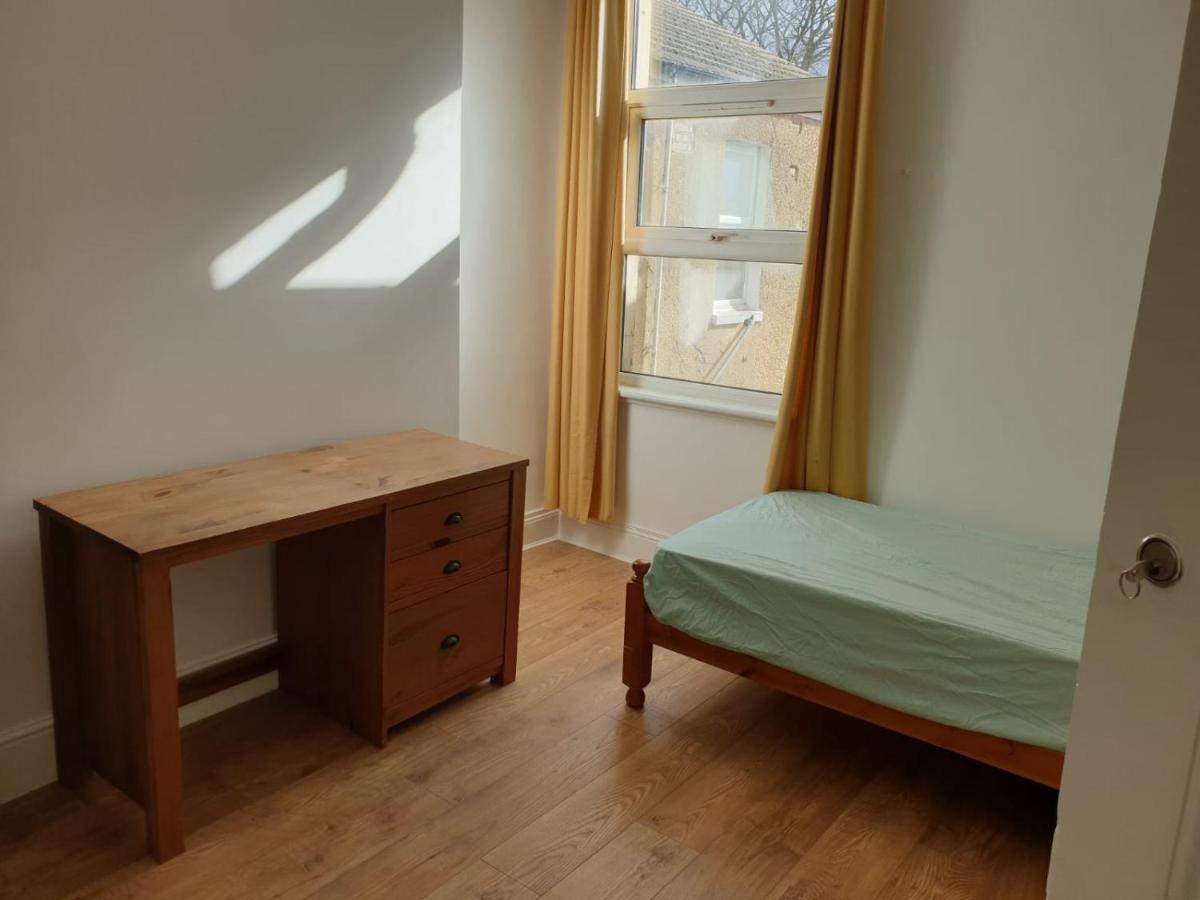 Burney Tomar House Apartamento Croydon Exterior foto