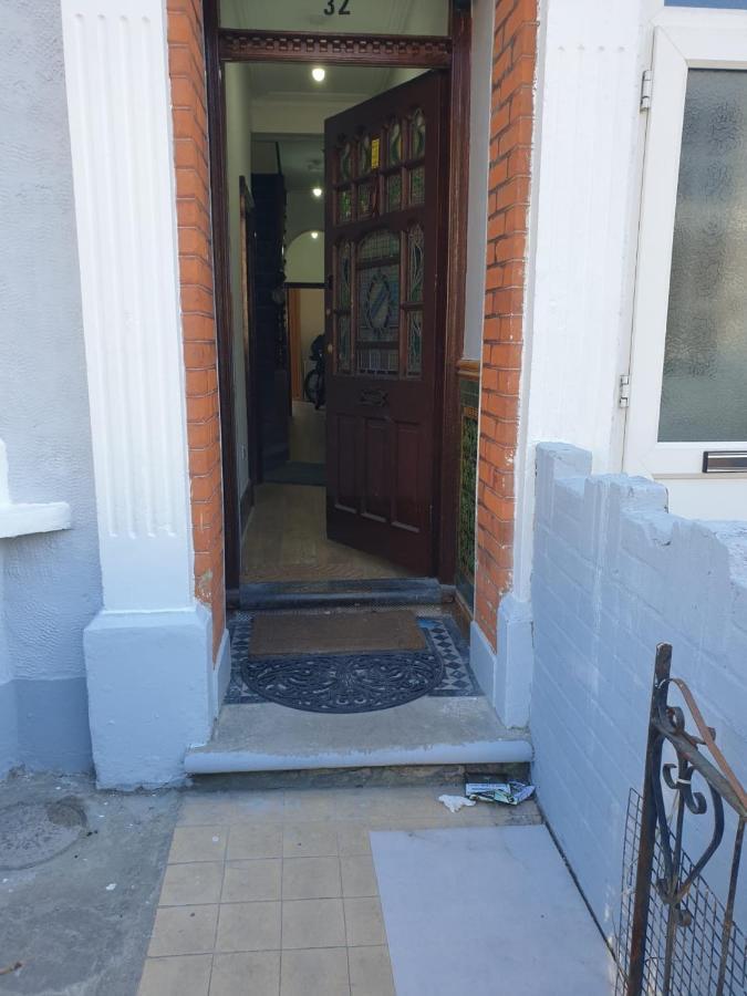 Burney Tomar House Apartamento Croydon Exterior foto