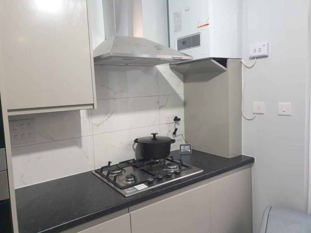 Burney Tomar House Apartamento Croydon Exterior foto