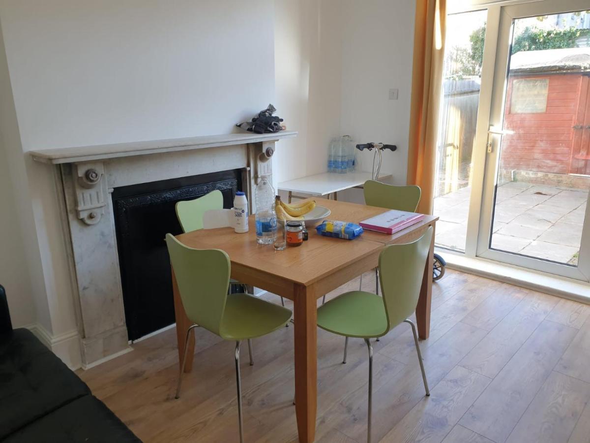 Burney Tomar House Apartamento Croydon Exterior foto