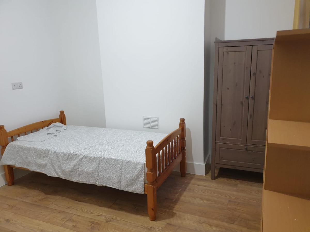 Burney Tomar House Apartamento Croydon Exterior foto