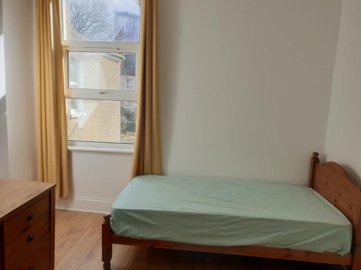 Burney Tomar House Apartamento Croydon Exterior foto