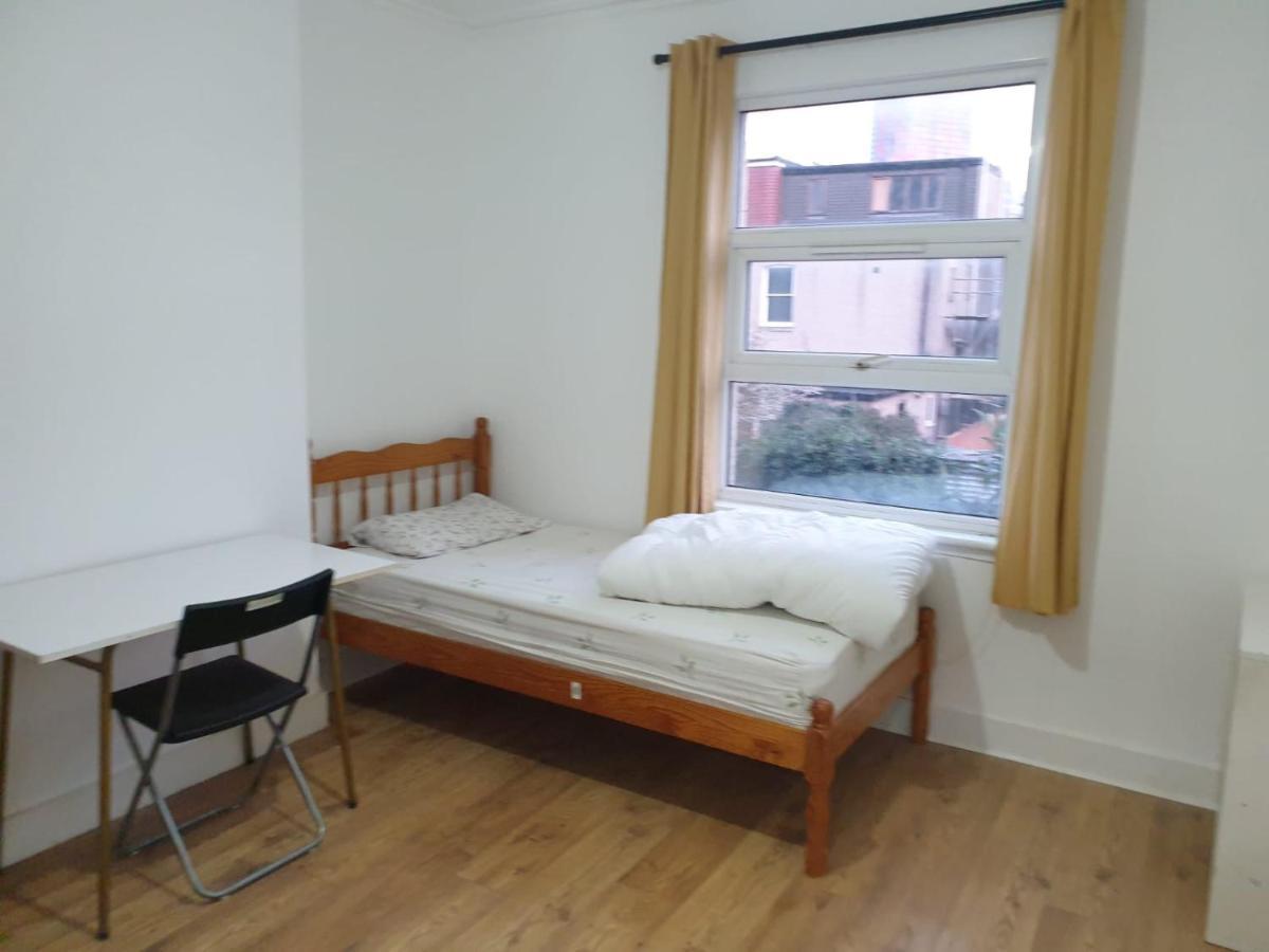 Burney Tomar House Apartamento Croydon Exterior foto