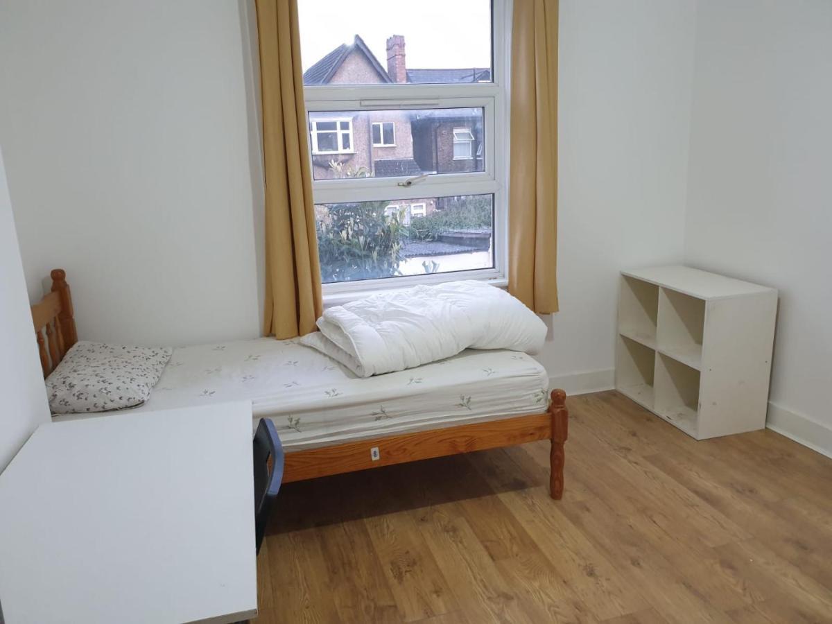 Burney Tomar House Apartamento Croydon Exterior foto