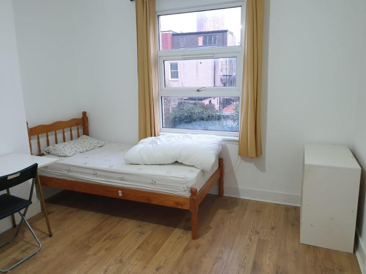 Burney Tomar House Apartamento Croydon Exterior foto