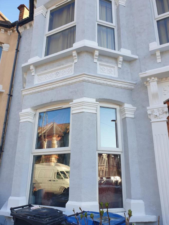 Burney Tomar House Apartamento Croydon Exterior foto