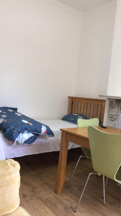 Burney Tomar House Apartamento Croydon Exterior foto